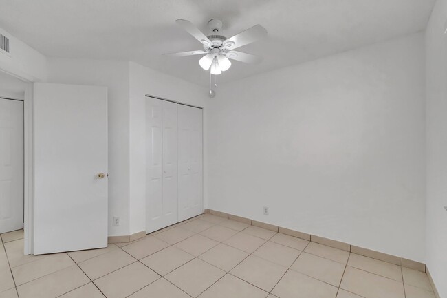 Building Photo - 8431 Royal Palm Blvd