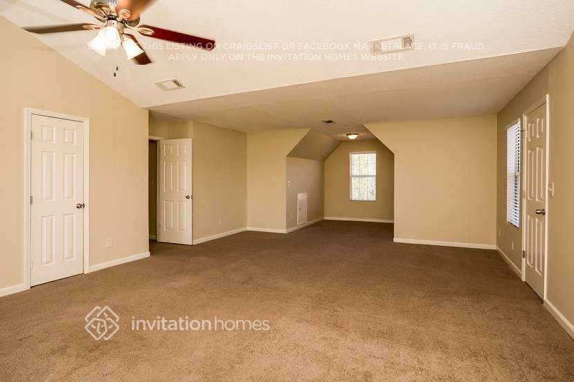 Building Photo - 572 Lakewater View Dr