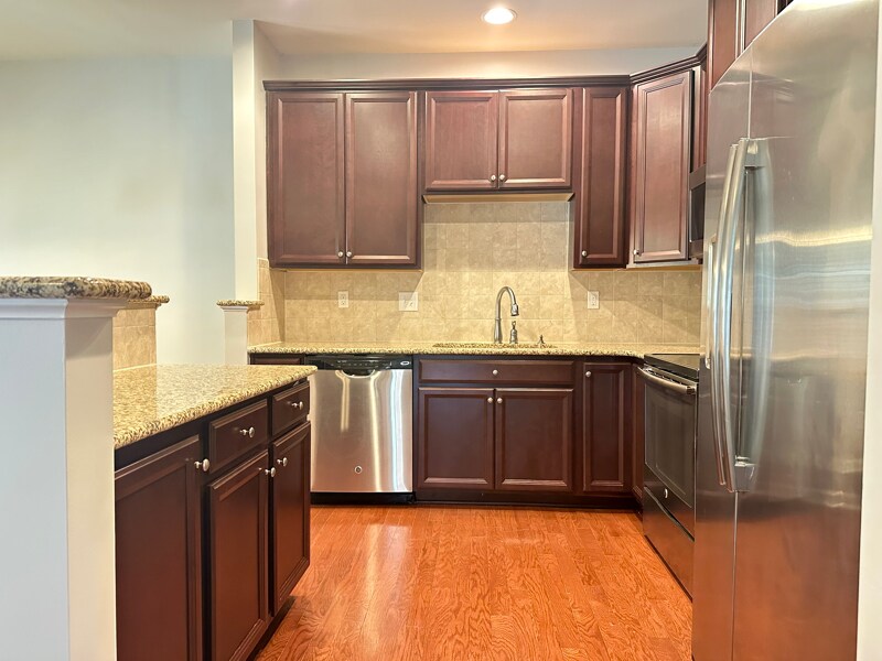 Building Photo - 2501 Silverthorn Dr