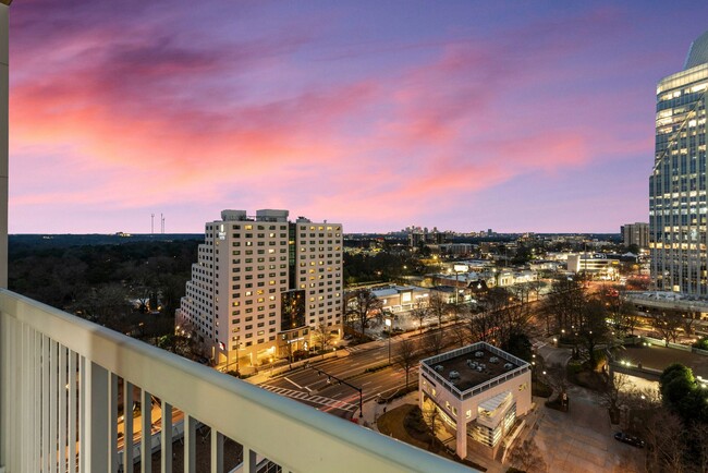 Building Photo - Gorgeous 1B/1B in Heart of Buckhead!