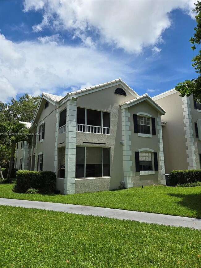 Building Photo - 2890 N Oakland Forest Dr