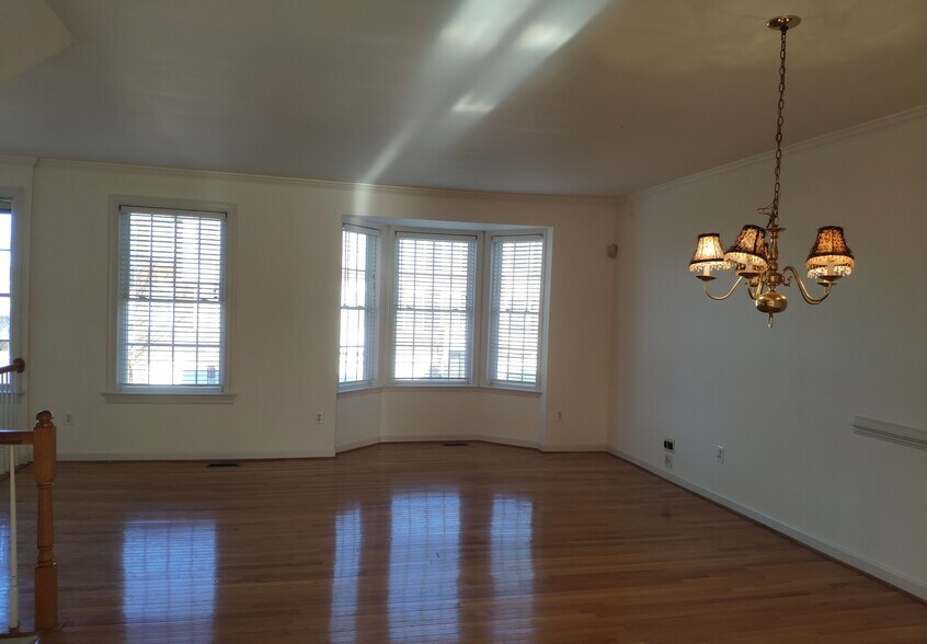 Main Level - Living Room - 3950 Royal Lytham Dr
