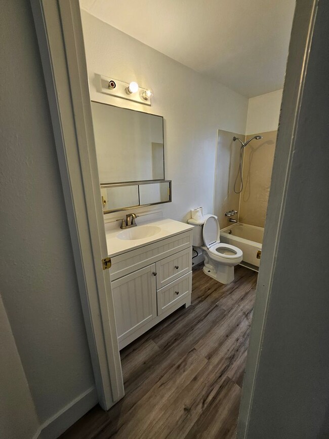 Building Photo - Cute 3 Bed 1 Bath Condo in Orem for Rent! ...