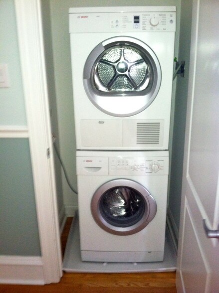 BOSCH washer-drier in unit - 250 S 23rd St