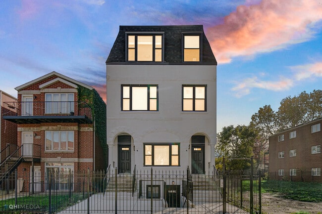 Building Photo - 2735 W Polk St