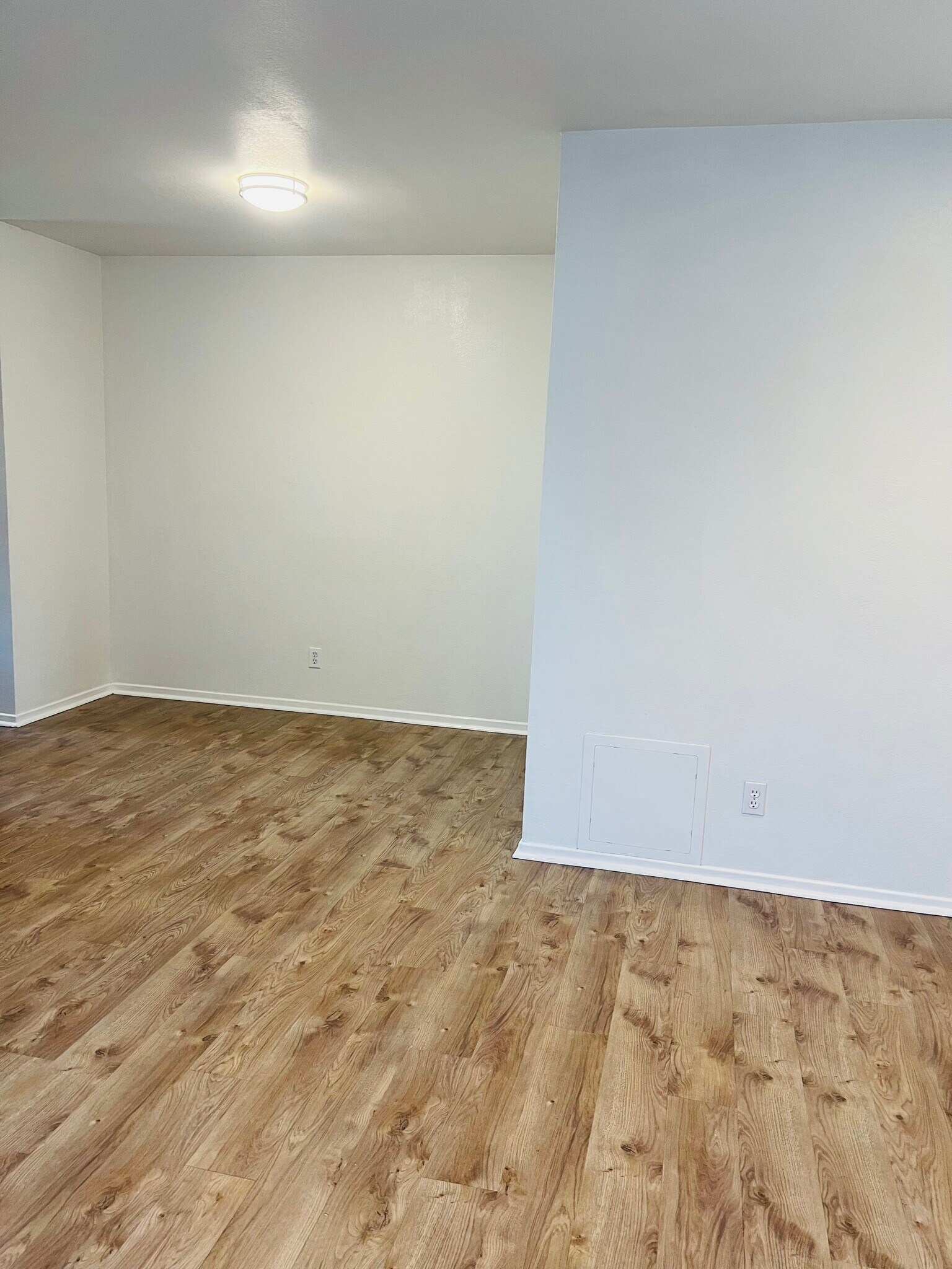 Building Photo - 1676 Maple Ave