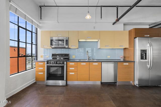Building Photo - 746 S Los Angeles St