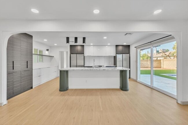 Building Photo - Completely Remodeled 6 bedroom/4 bath Home with New Pool