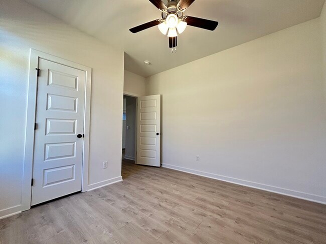 Building Photo - 288 N Yona Ln