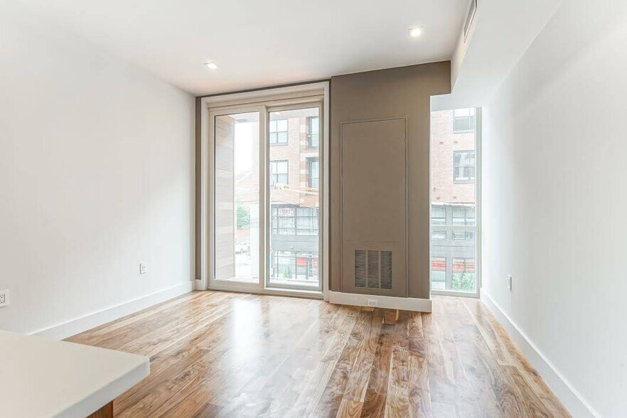 Building Photo - 621 S 24th St