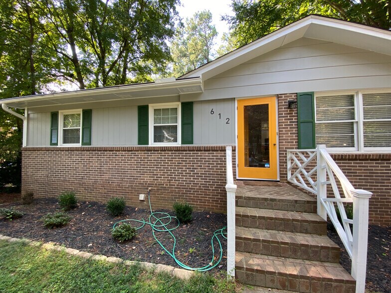 Building Photo - Room in Single Family Home on Old Farm Rd