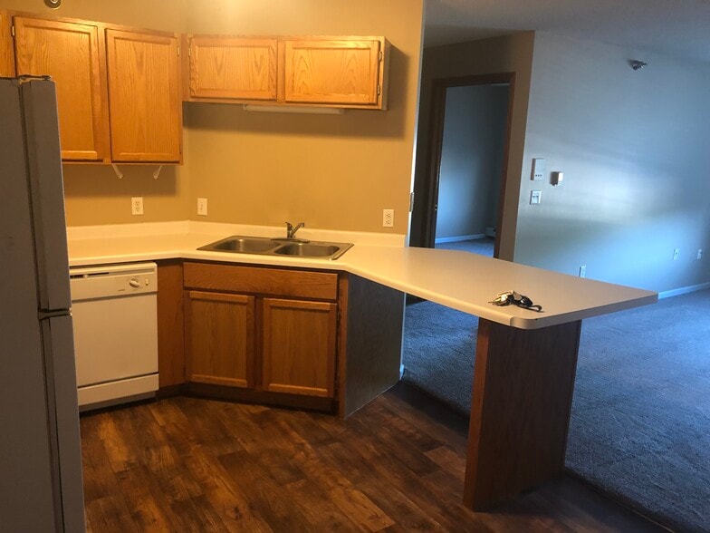 Building Photo - Parkbury Villa