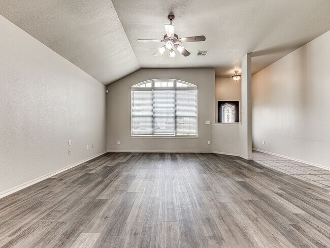 Building Photo - Charming home in North Edmond + Deer Creek Schools