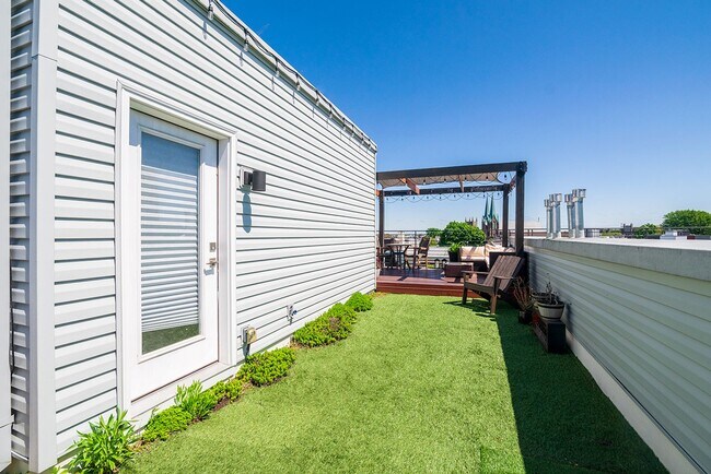 Building Photo - Two Bed Fishtown Townhouse
