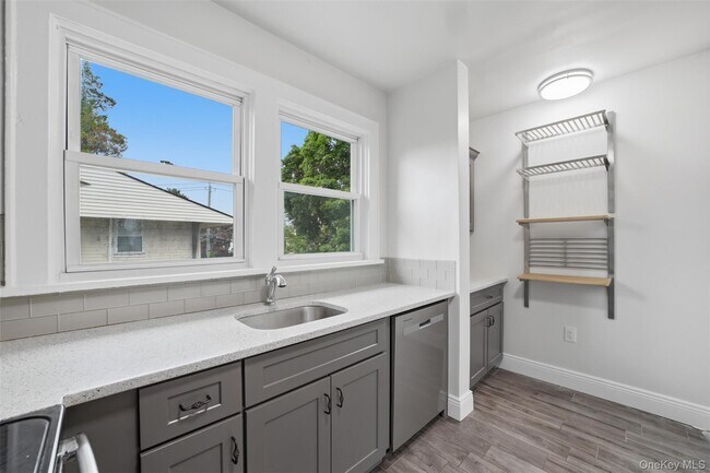 Building Photo - 49 Sylvan Pl