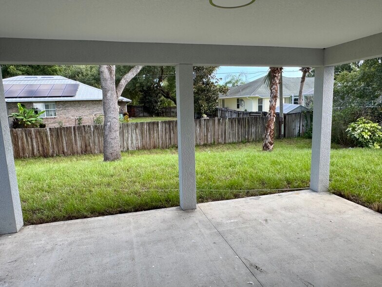 Building Photo - 737 Rolling Hill Dr