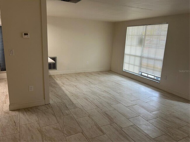 Building Photo - 3551 Landale Dr