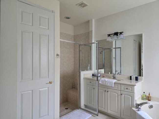 Building Photo - 9574 Tivoli Isles Blvd