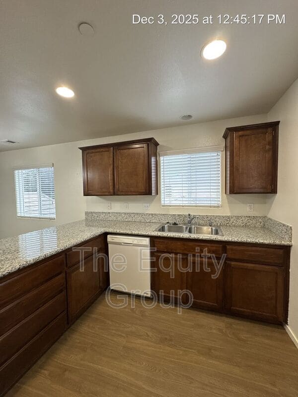 Building Photo - 2133 W Lark Ave