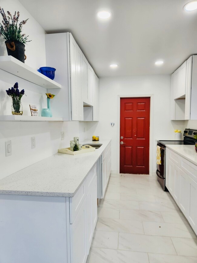 Building Photo - 1211 9th Ave S