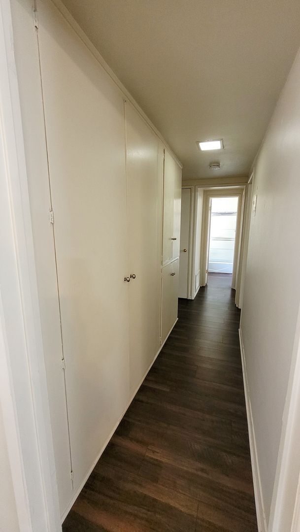 Building Photo - Downstairs 2 Bed 1 Bath with Carport and O...