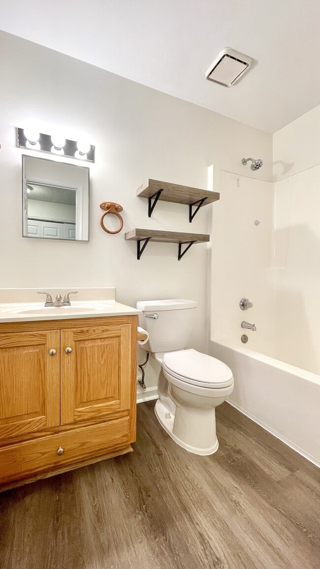 Building Photo - 1300 Debbs Ln