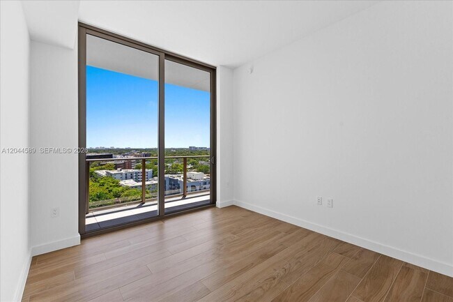Building Photo - 2678 Tigertail Ave