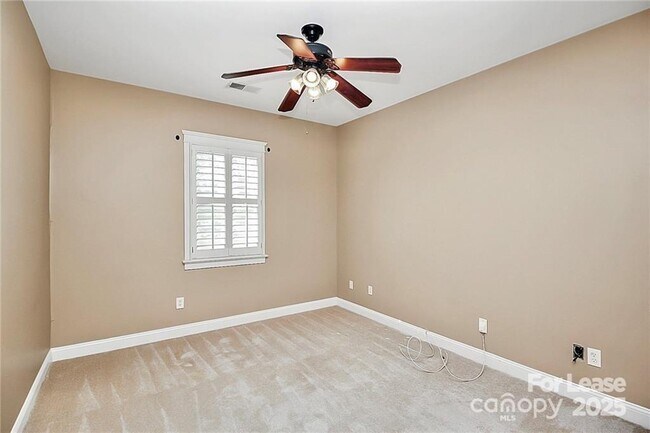 Building Photo - 2300 Mirow Pl