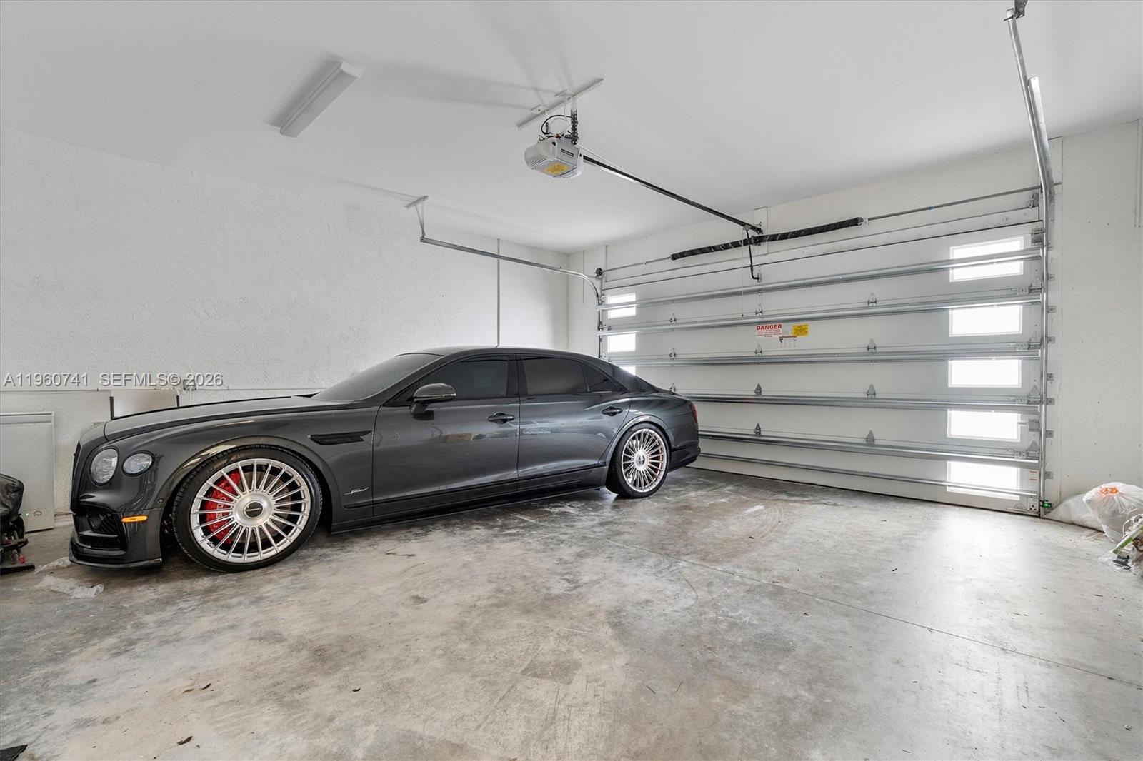 Building Photo - 3502 Ashwood Cir N