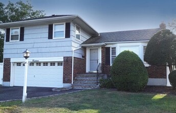 Building Photo - 3 Bedroom Plainview Split