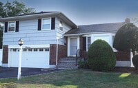 Building Photo - 3 Bedroom Plainview Split