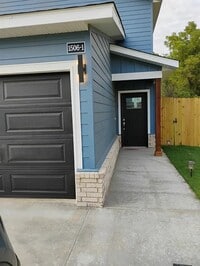 Building Photo - 1506 SW Casuarina Dr