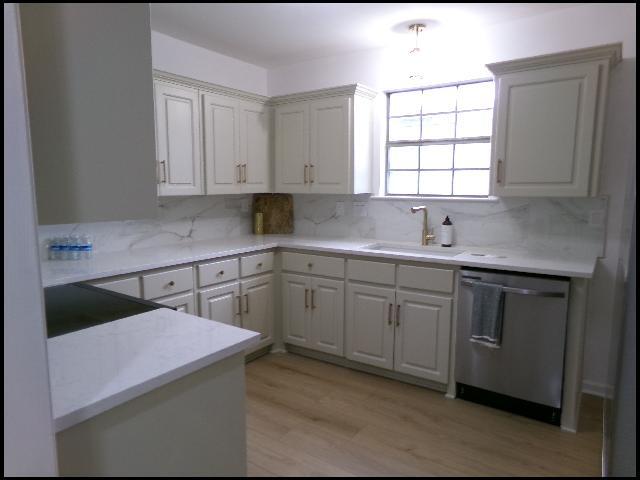 Building Photo - 606 E 21st St