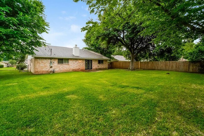 Building Photo - 10430 Rustic Gate Rd