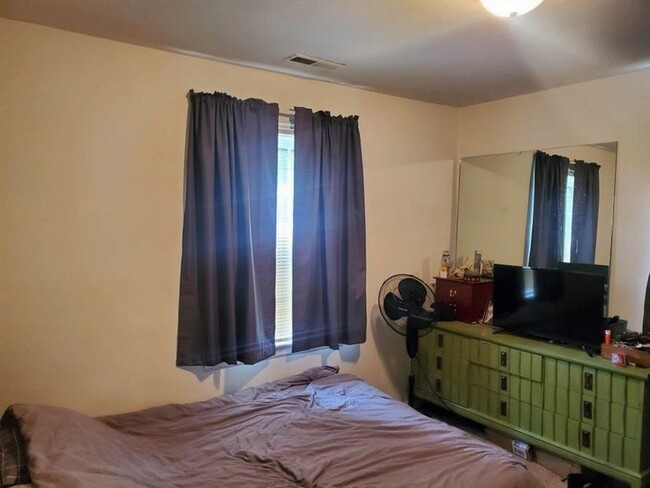 Building Photo - Bungalow style home off of Staples Mill on...