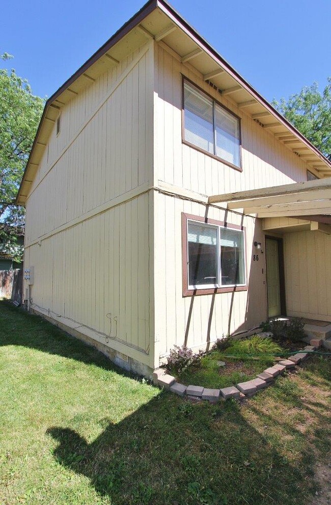 Building Photo - 86 N Raymond St