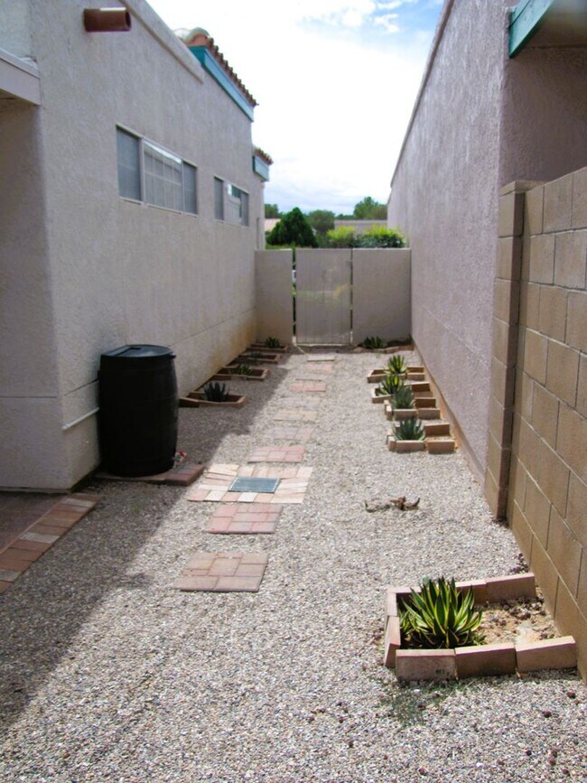 Building Photo - 2BR/2BA/2CG, 1437 sq.ft. rental w/ community pool in Sierra Springs subdivision in Sierra Vista, AZ
