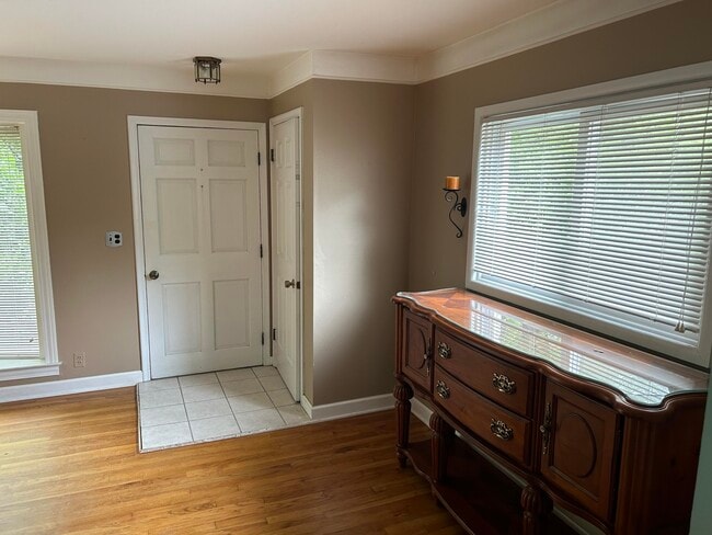 Building Photo - 1354 Catalpa Dr