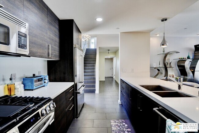 Building Photo - 445 Dion Dr