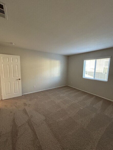 Building Photo - 7572 Corona Valley Ave