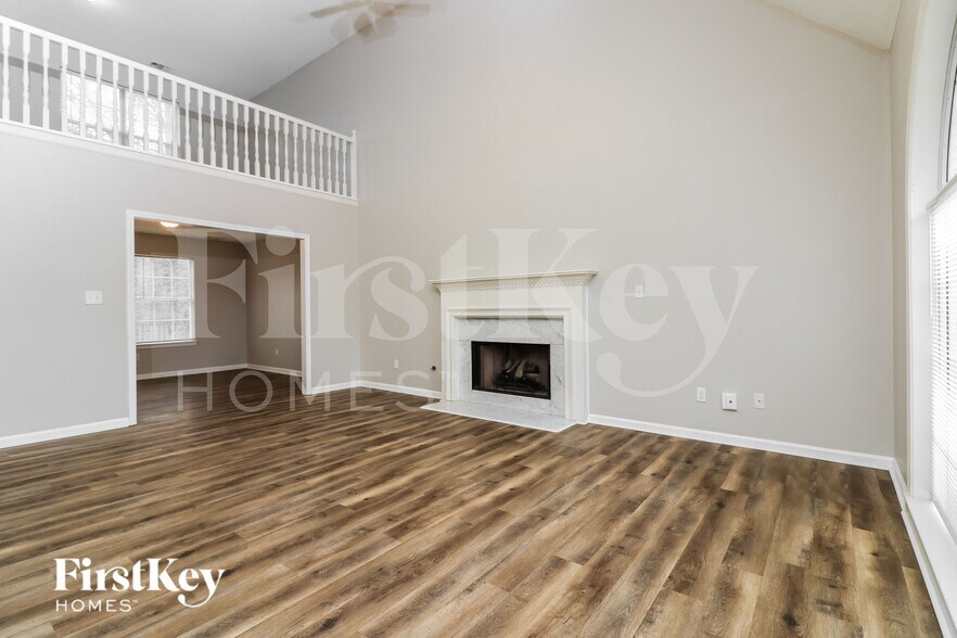 Building Photo - 5001 Rose Ct SE