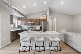 Building Photo - Independence Townhomes