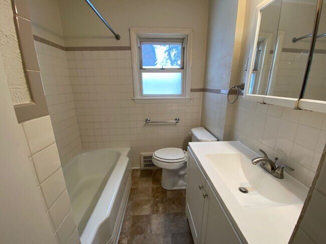 Building Photo - Cozy West Akron Ranch w/ Finished Basement & Garage