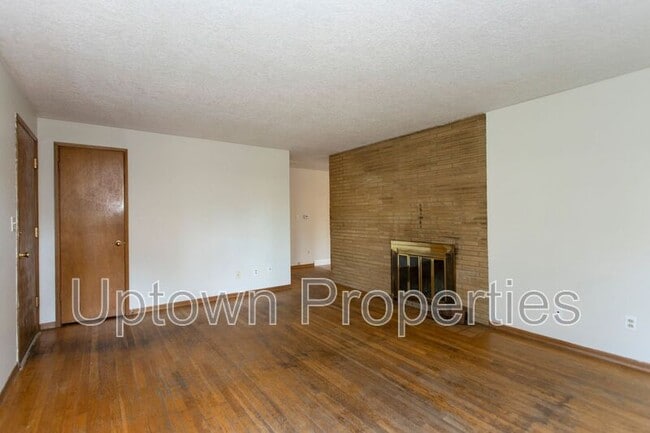 Building Photo - 9370 SW Killarney Ln