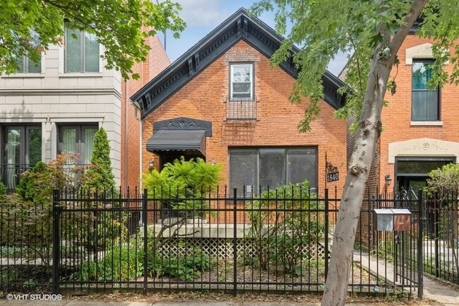 Primary Photo - 1840 W Huron St