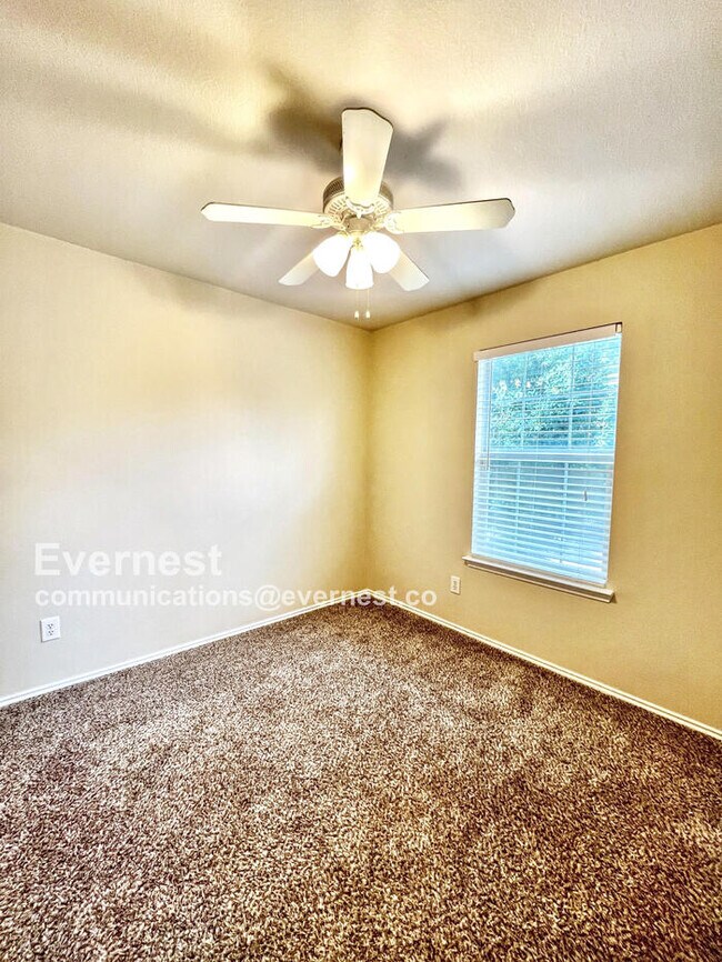 Building Photo - 11569 Petunia Dr