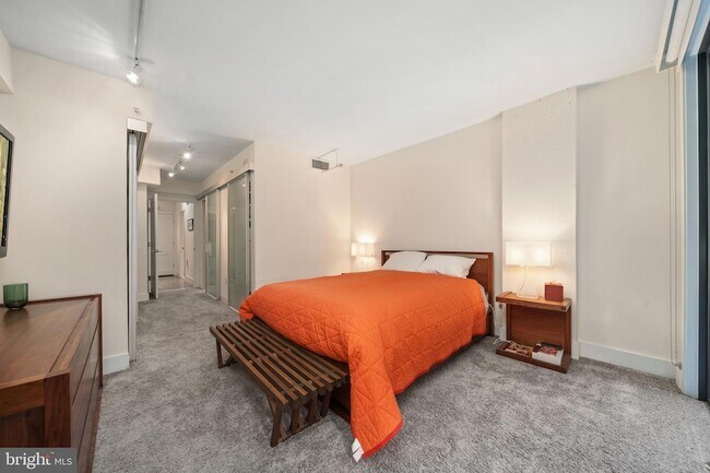 Building Photo - 616 E Street NW Unit 256