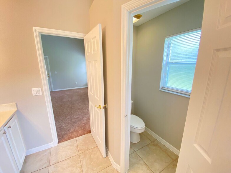 Building Photo - ? Freshly Updated Home Minutes from Disney...