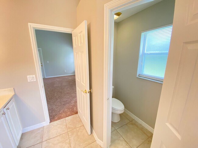 Building Photo - ? Freshly Updated Home Minutes from Disney...