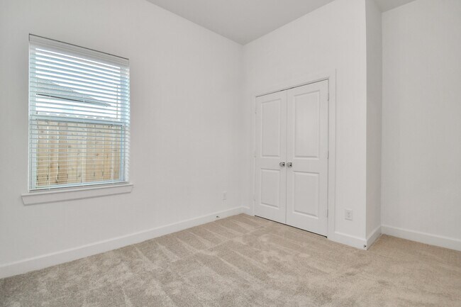 Building Photo - 211 Amaranth Wy